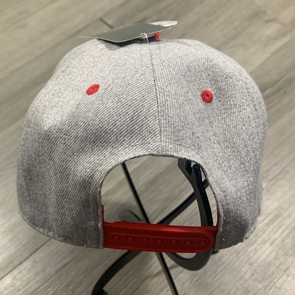 Disney Winking Mickey Mouse Gray Embroidered SnapBack Adjustable Cap NWT - Picture 5 of 8